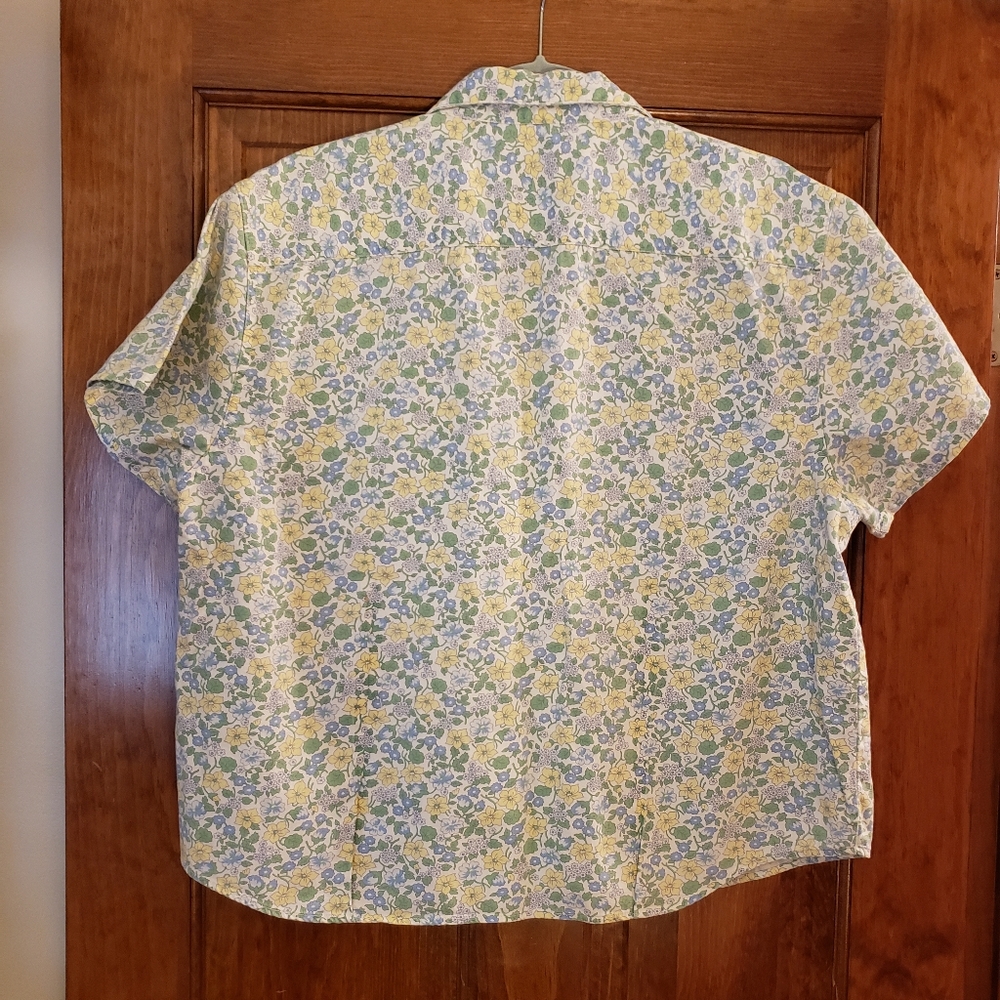 Floral Short Sleeve Women's Top - Picture 4 of 9
